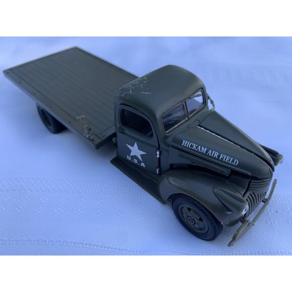 US ARMY 1941 Chevy Flatbed Truck 1/32 Hickam Air Field - Picture 1 of 7